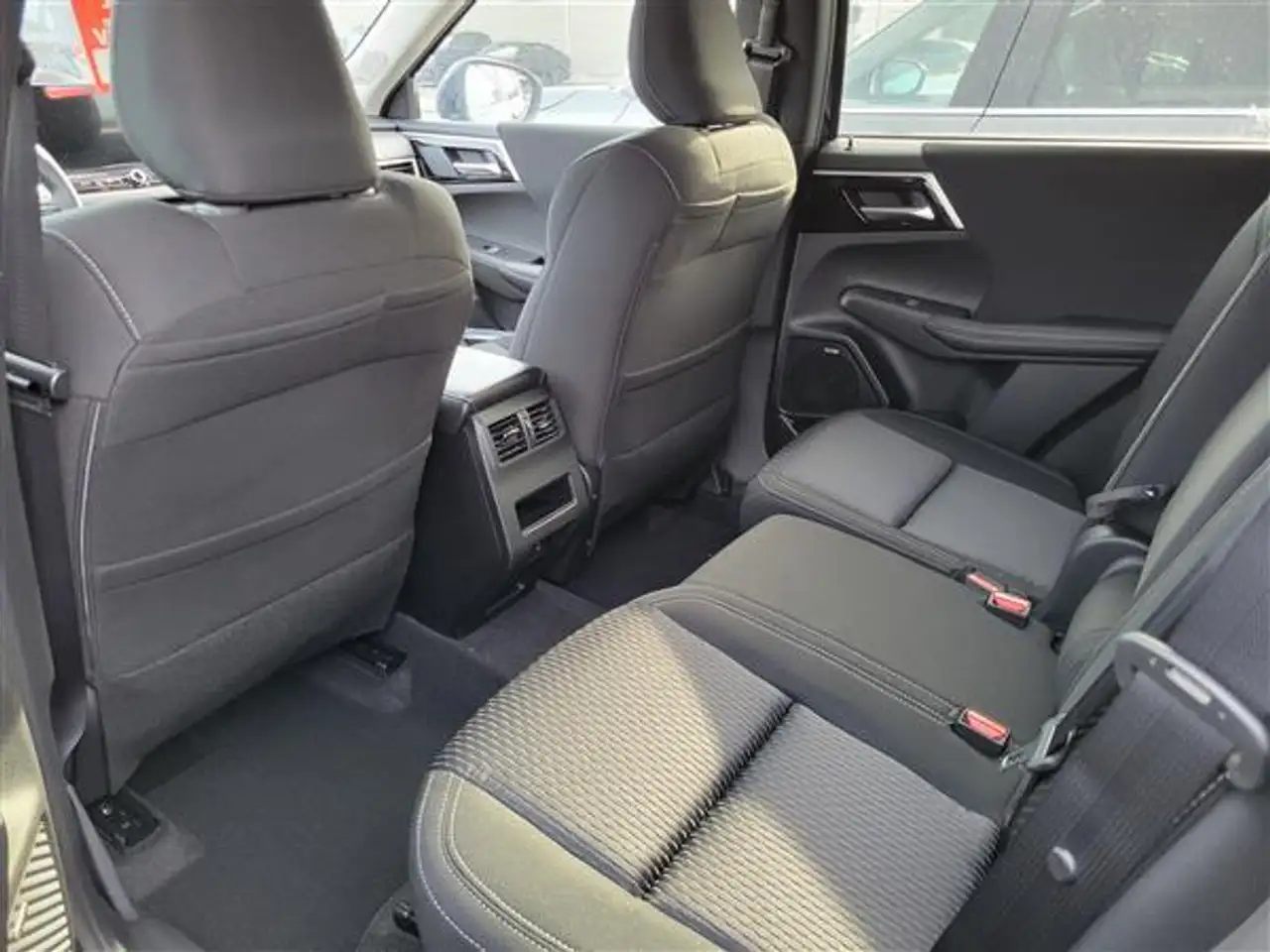 Mitsubishi Outlander снимка Mitsubishi Outlander