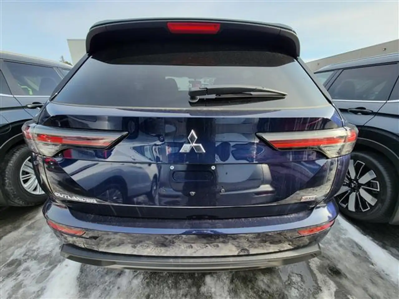 Mitsubishi Outlander снимка Mitsubishi Outlander