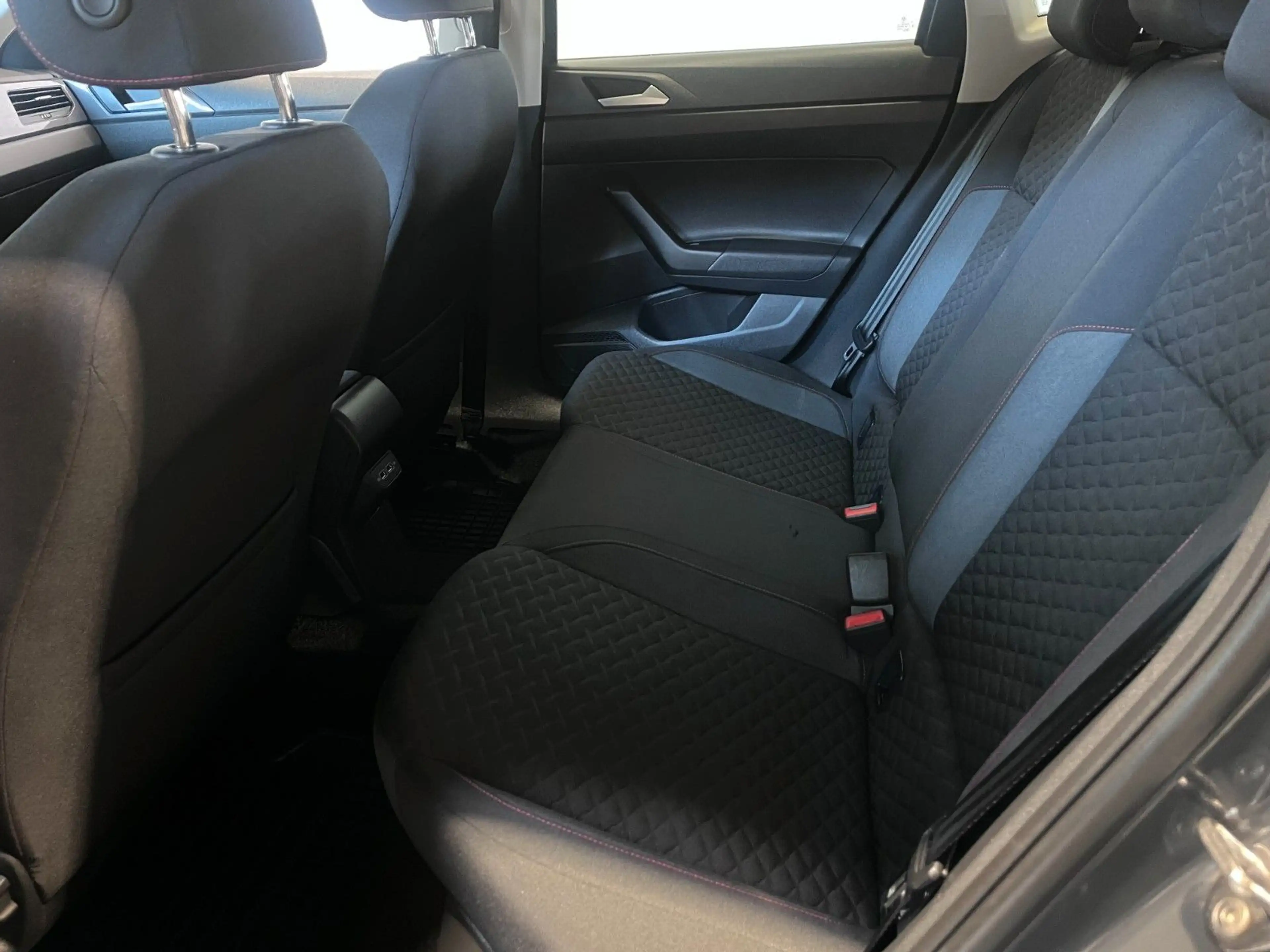 Volkswagen Polo VI Join 1.0 — photo 12
