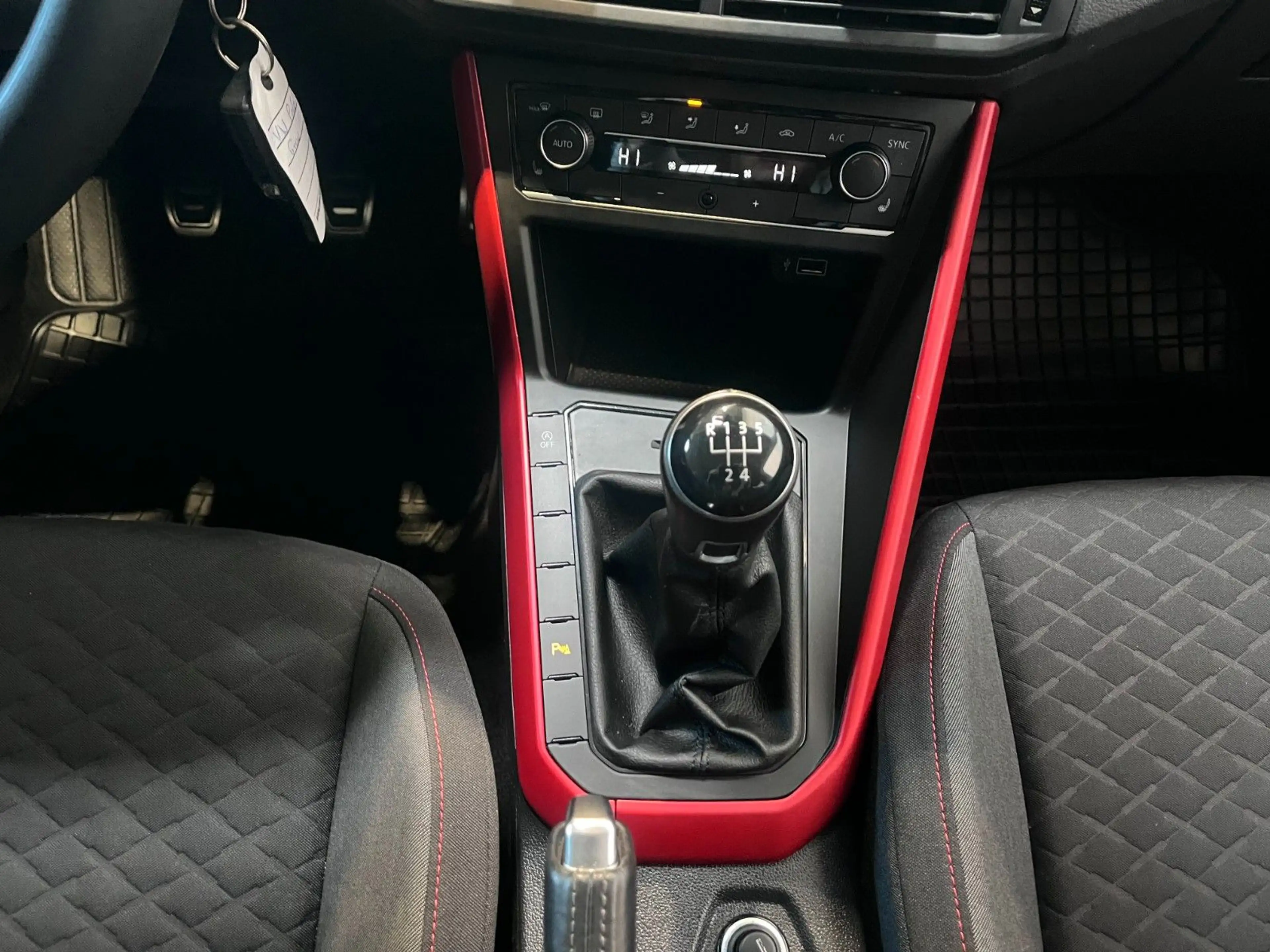 Volkswagen Polo VI Join 1.0 — photo 13