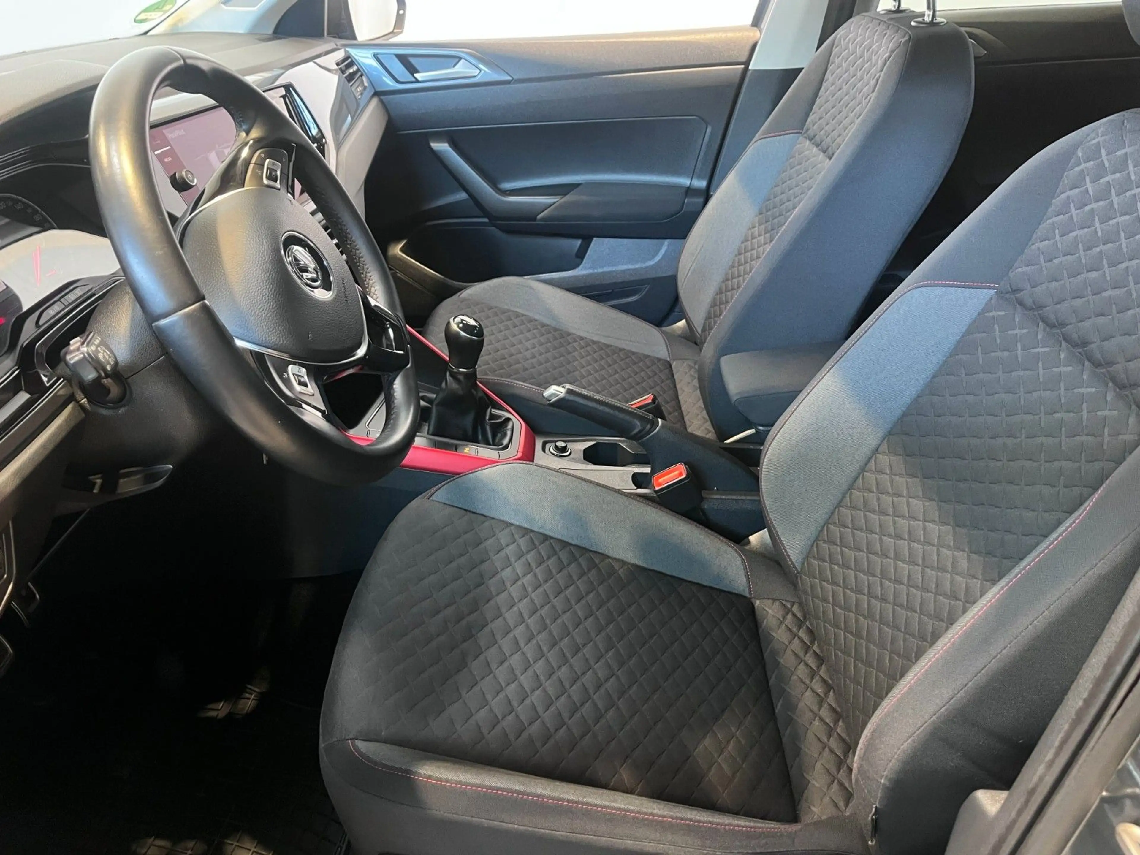 Volkswagen Polo VI Join 1.0 — photo 7