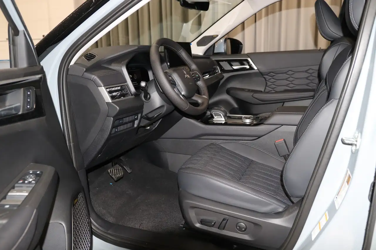 Mitsubishi Outlander снимка Mitsubishi Outlander