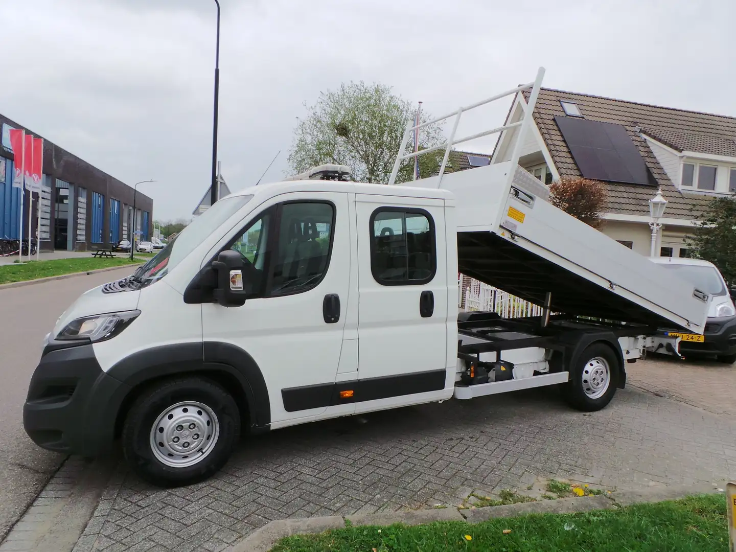 Peugeot Boxer 2.0 164pk EUR6 3000kg trekken BlueHDI L3 DC Kipper Wit - 1