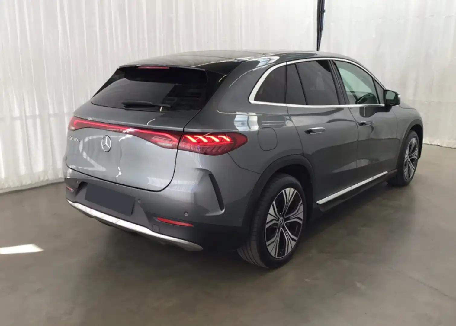 Mercedes-Benz EQE SUV 300 Electric Art Premium Gris - 2