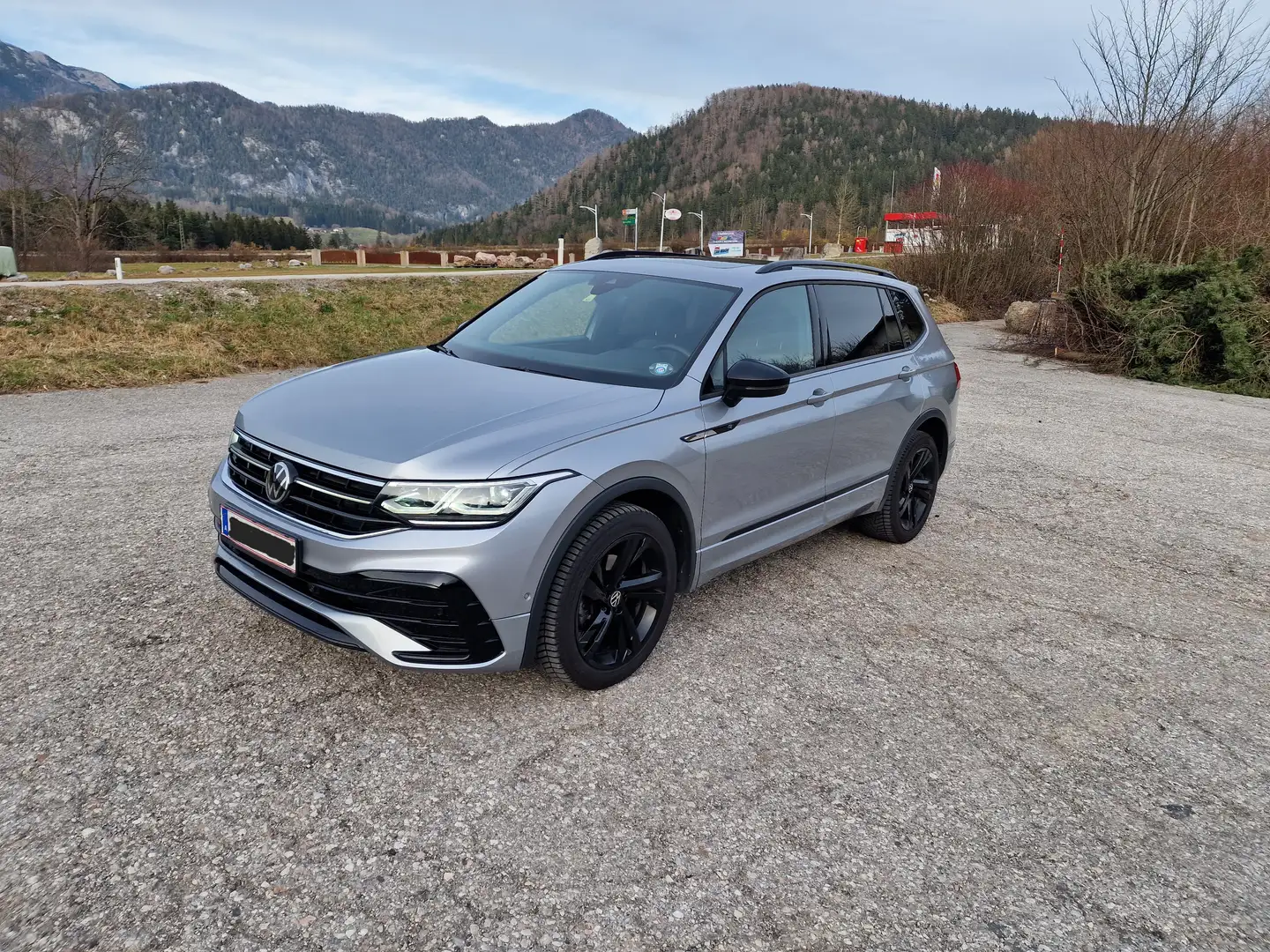 Volkswagen Tiguan Allspace Tiguan 2,0 TDI SCR DSG 4Motion Allspace R-Line R-Line Silber - 2