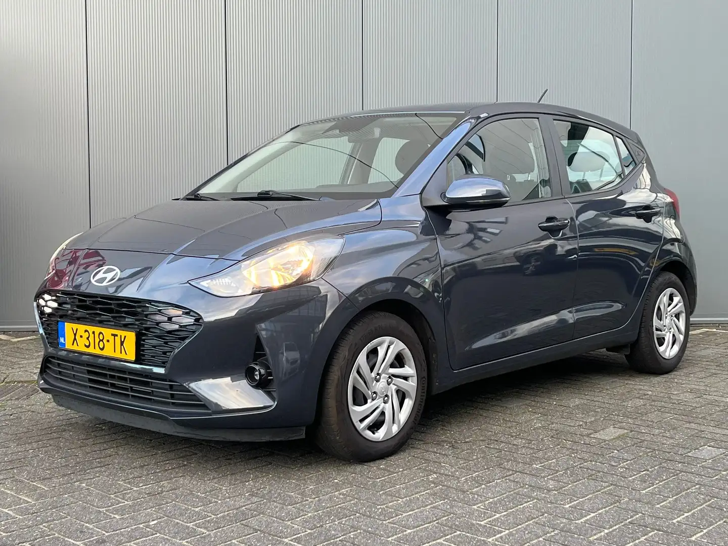 Hyundai i10 1.0 66pk Comfort Smart | LED | Airco | Carplay | C Grijs - 1