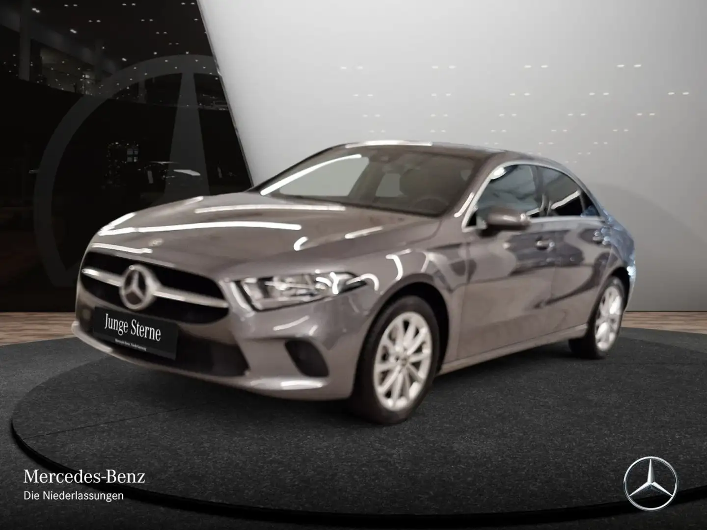 Mercedes-Benz A 250 e Lim PROGRESSIVE+PANO+KAMERA+8G Grau - 2