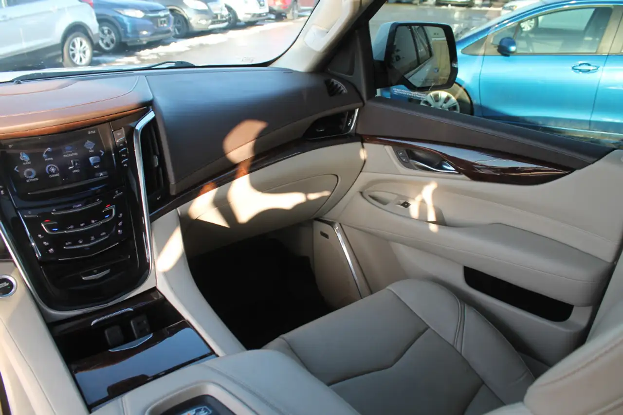 Cadillac Escalade снимка Cadillac Escalade