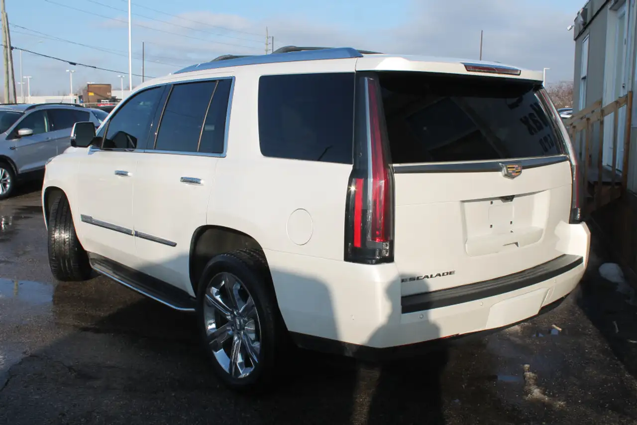 Cadillac Escalade снимка Cadillac Escalade