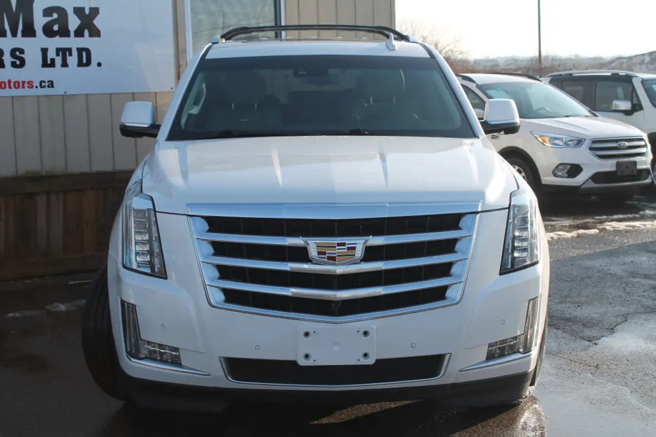 Cadillac Escalade снимка Cadillac Escalade
