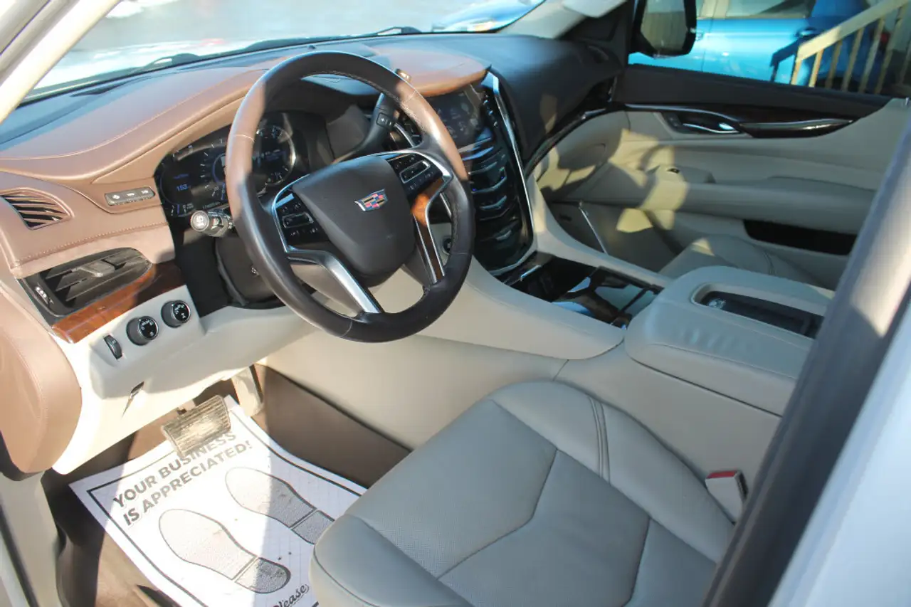Cadillac Escalade снимка Cadillac Escalade