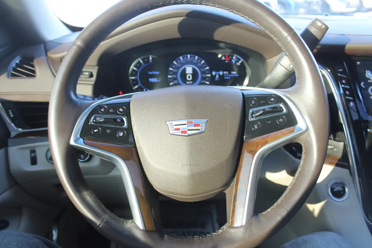 Cadillac Escalade снимка Cadillac Escalade