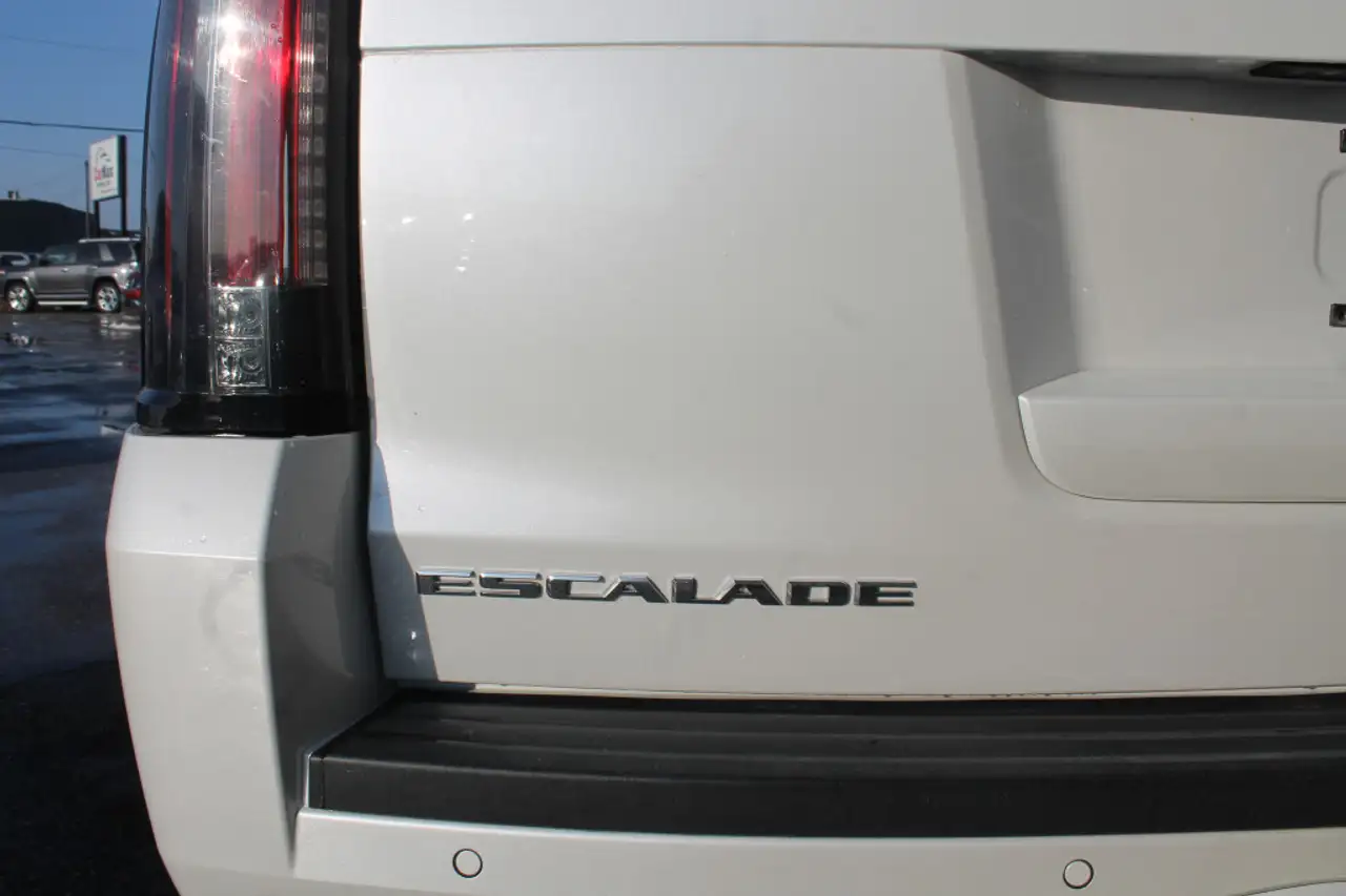 Cadillac Escalade снимка Cadillac Escalade