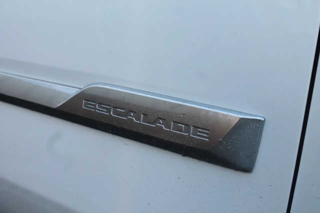 Cadillac Escalade снимка Cadillac Escalade