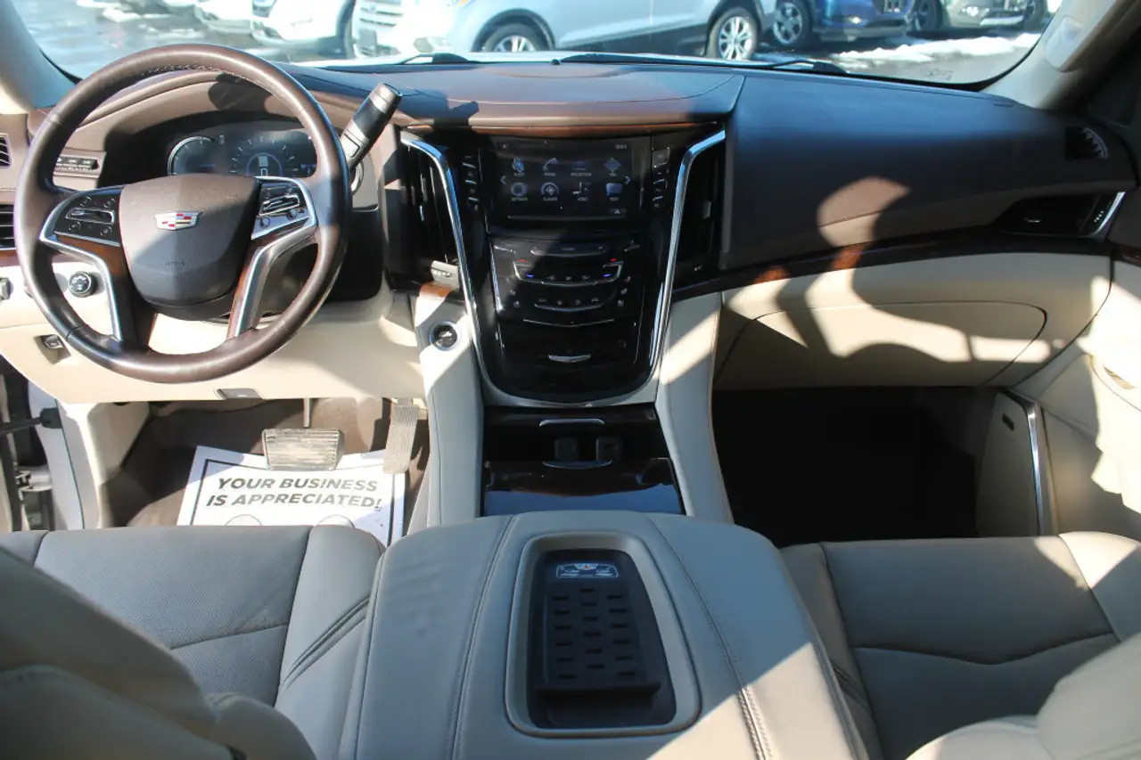 Cadillac Escalade снимка Cadillac Escalade