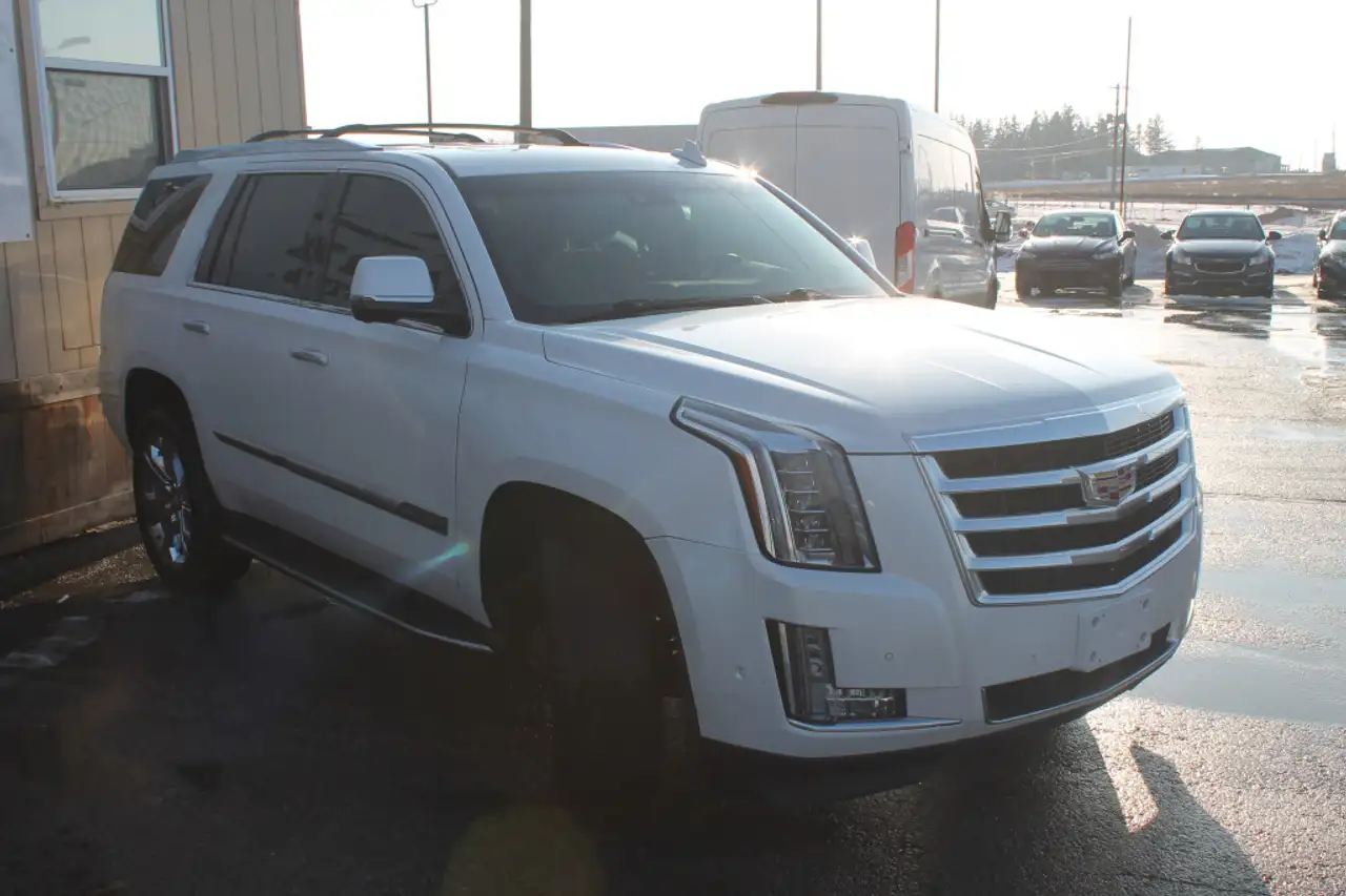 Cadillac Escalade снимка Cadillac Escalade