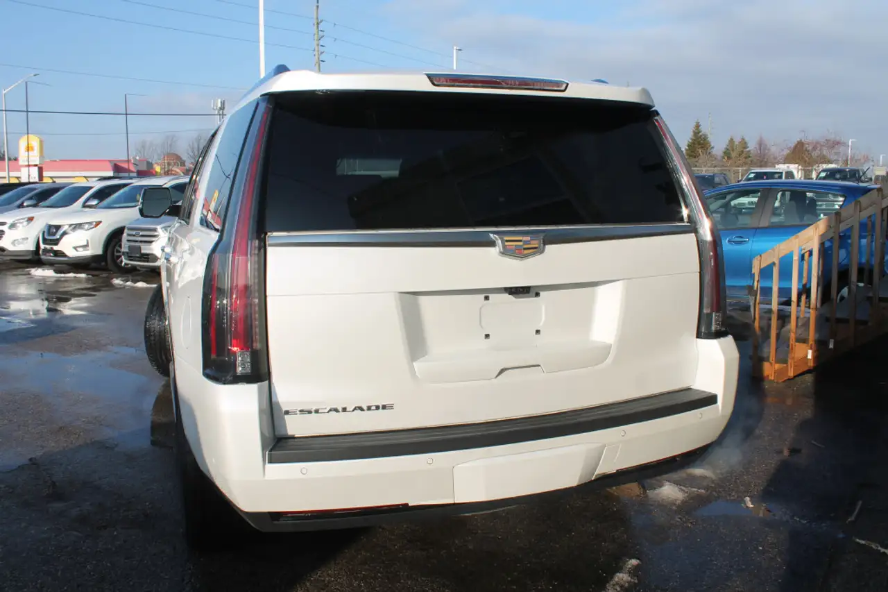 Cadillac Escalade снимка Cadillac Escalade