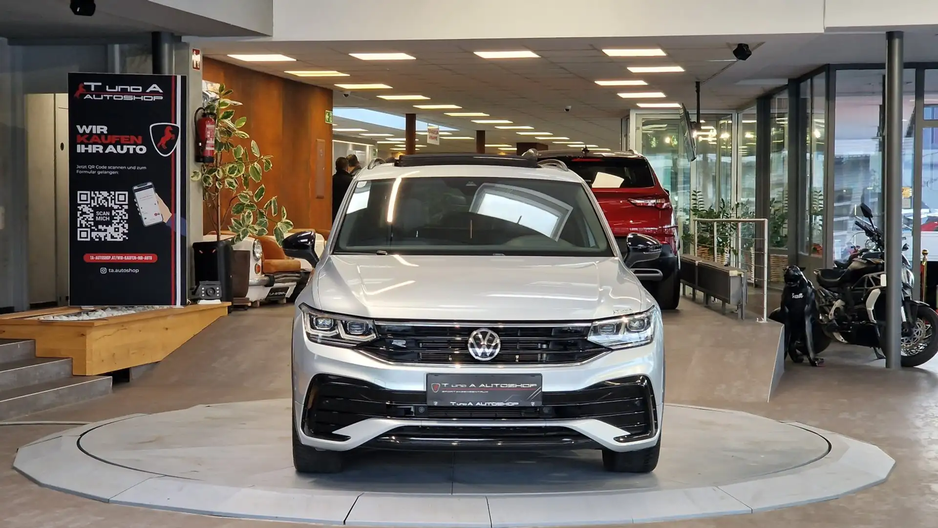 Volkswagen Tiguan Tiguan 1,5 TSI R-Line DSG *Pano*Kamera*Head-up* Grau - 2