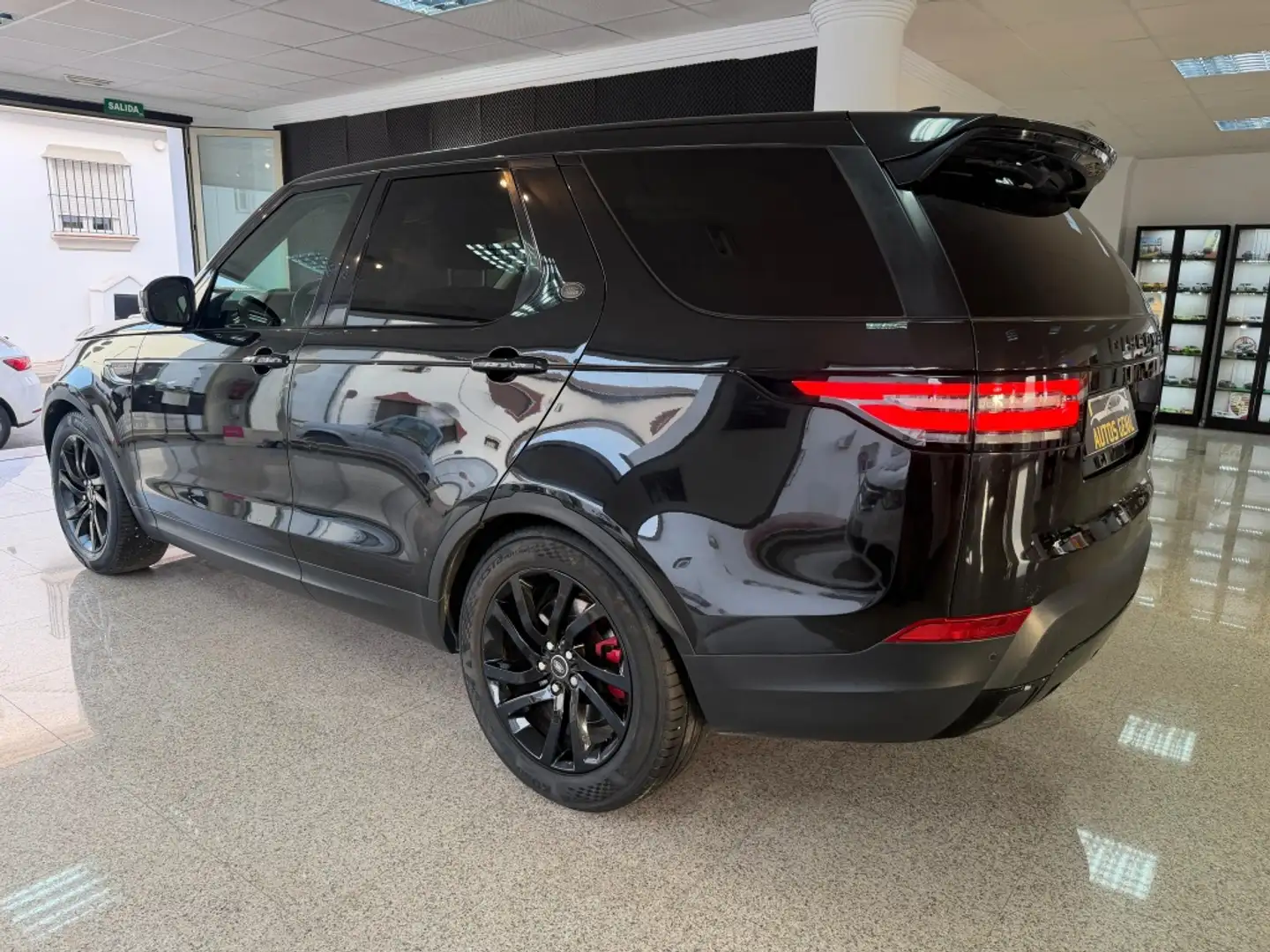 Land Rover Discovery 2.0SD4 HSE Luxury Aut. Negro - 2