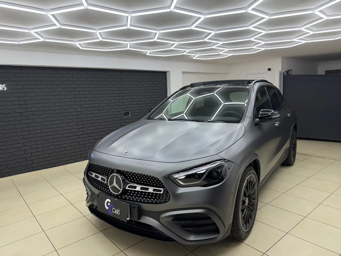 Mercedes-Benz GLA 200 d AMG Line Advanced Plus TETTO GRIGIO MANUFAKTUR Gris - 2