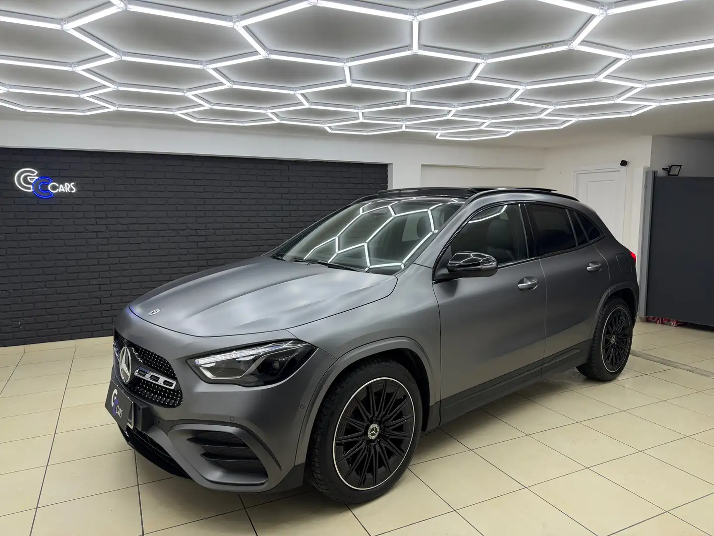 Mercedes-Benz GLA 200 d AMG Line Advanced Plus TETTO GRIGIO MANUFAKTUR Gris - 1