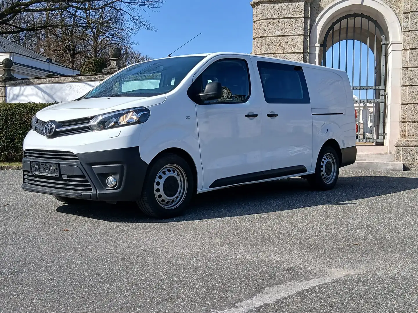 Toyota Proace L1 *PICKERL*KLIMA*SCHIEBETÜR*LEDER*6 SITZE* Weiß - 2
