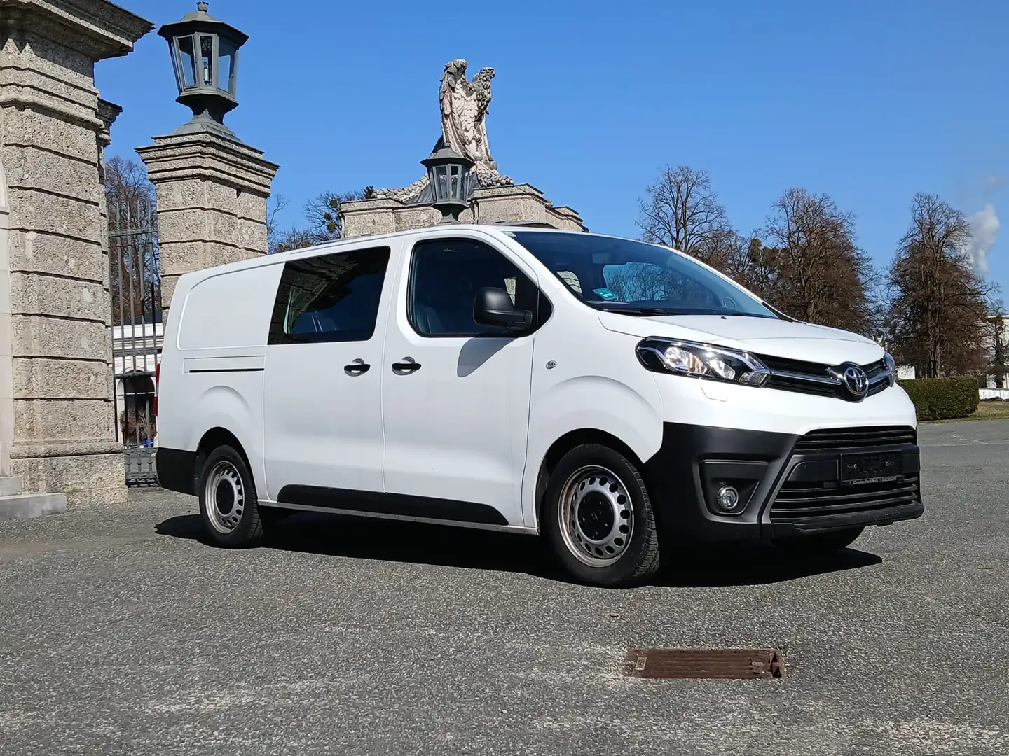 Toyota Proace L1 *PICKERL*KLIMA*SCHIEBETÜR*LEDER*6 SITZE* Weiß - 1