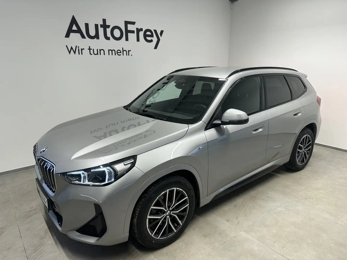 BMW X1 sDrive20d Silber - 1