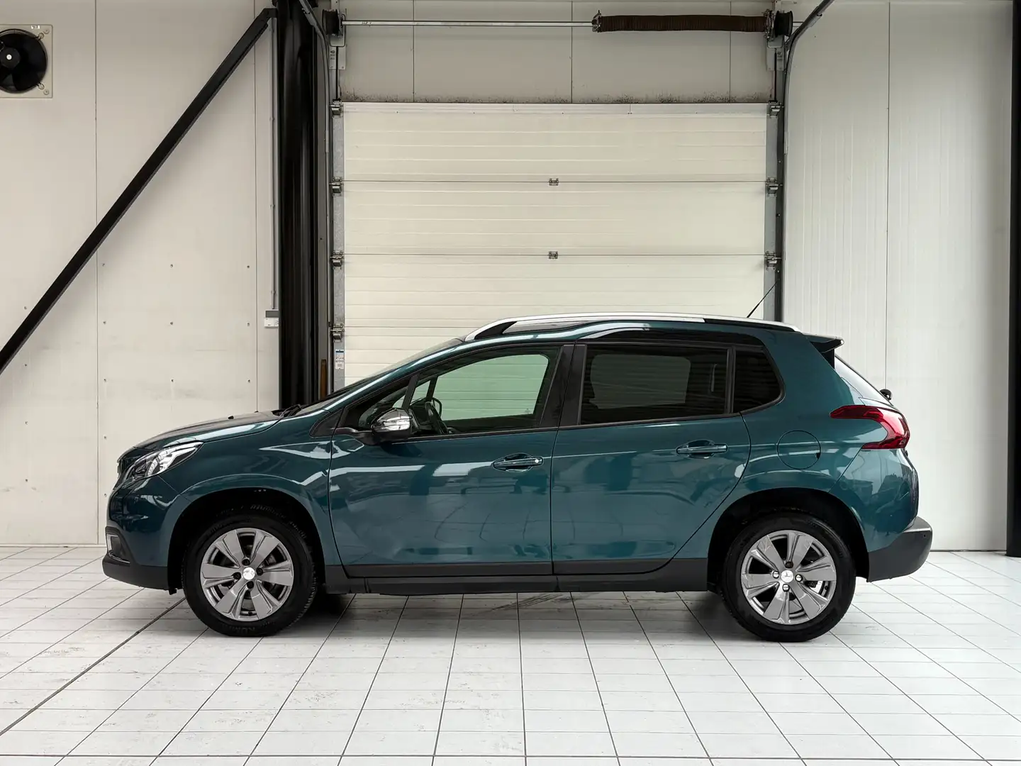 Peugeot 2008 1.2i *STYLE*GPS*CLIM DIGI*PDC*CARPLAY*JANTES* Blauw - 2