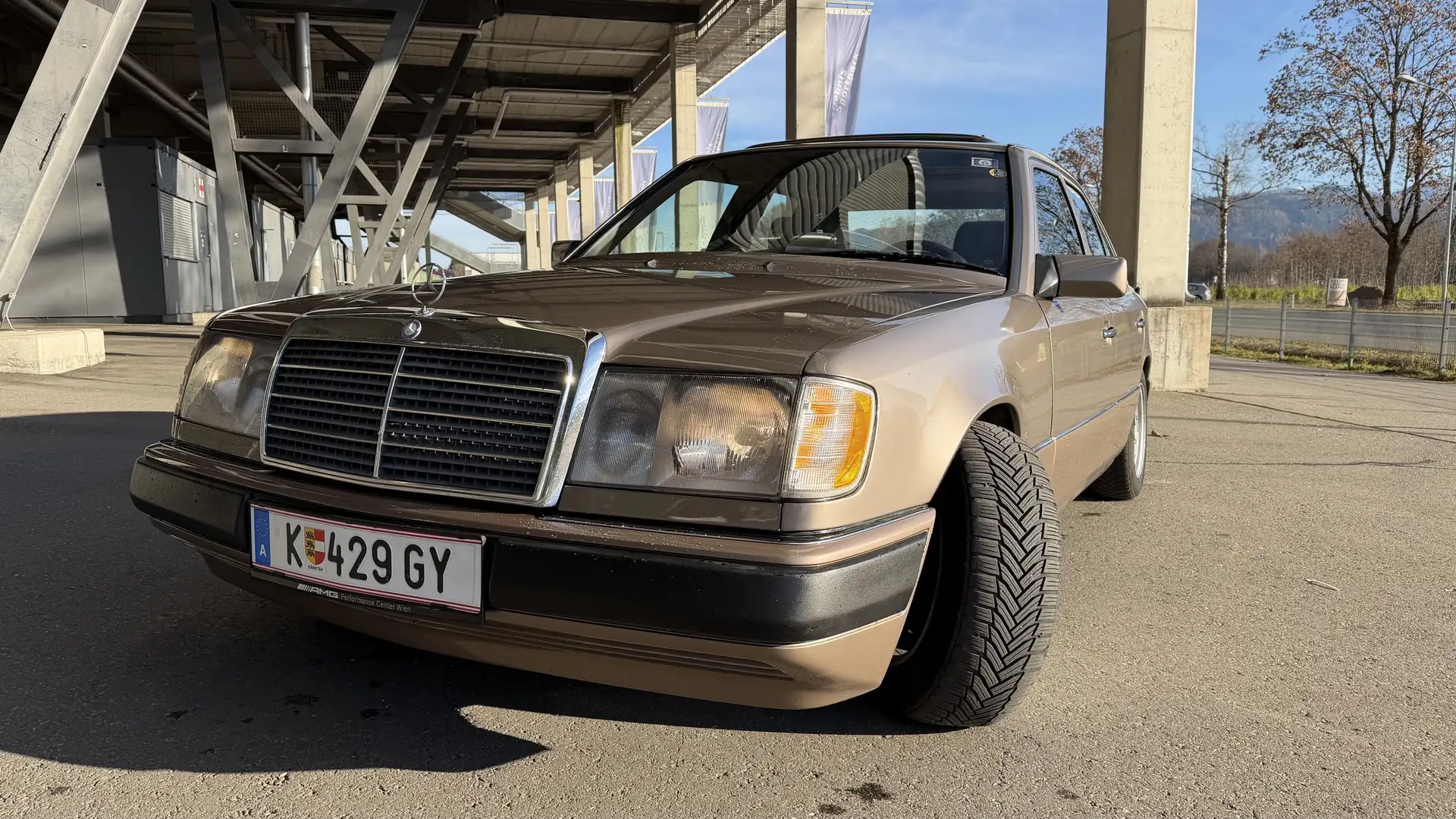 Mercedes-Benz Baureihe 124 300D Turbo Beige - 1