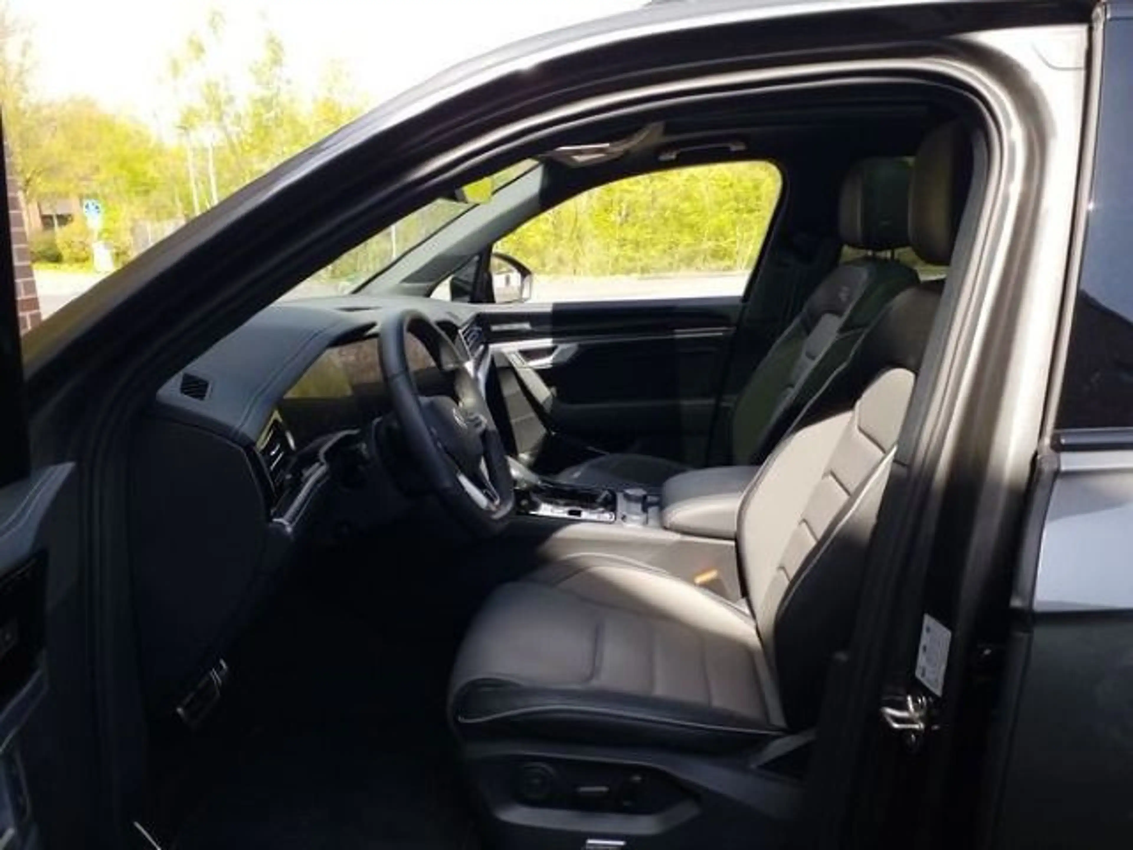 Volkswagen Touareg 3.0 TDI 4 Motion R-Line (MATRIX+NAVI+APP — photo 4