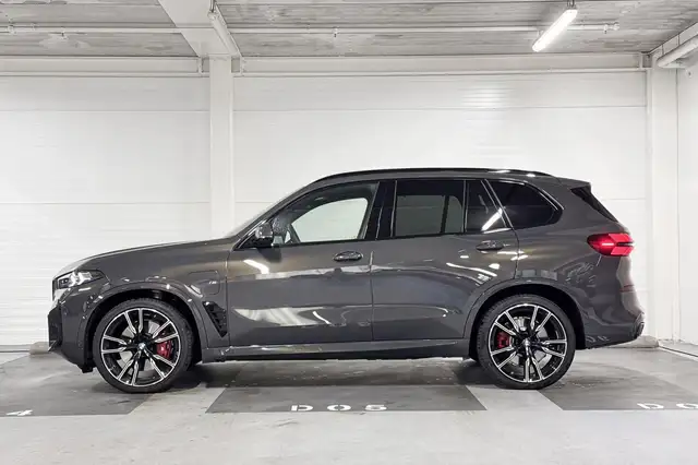 BMW X5 view 2