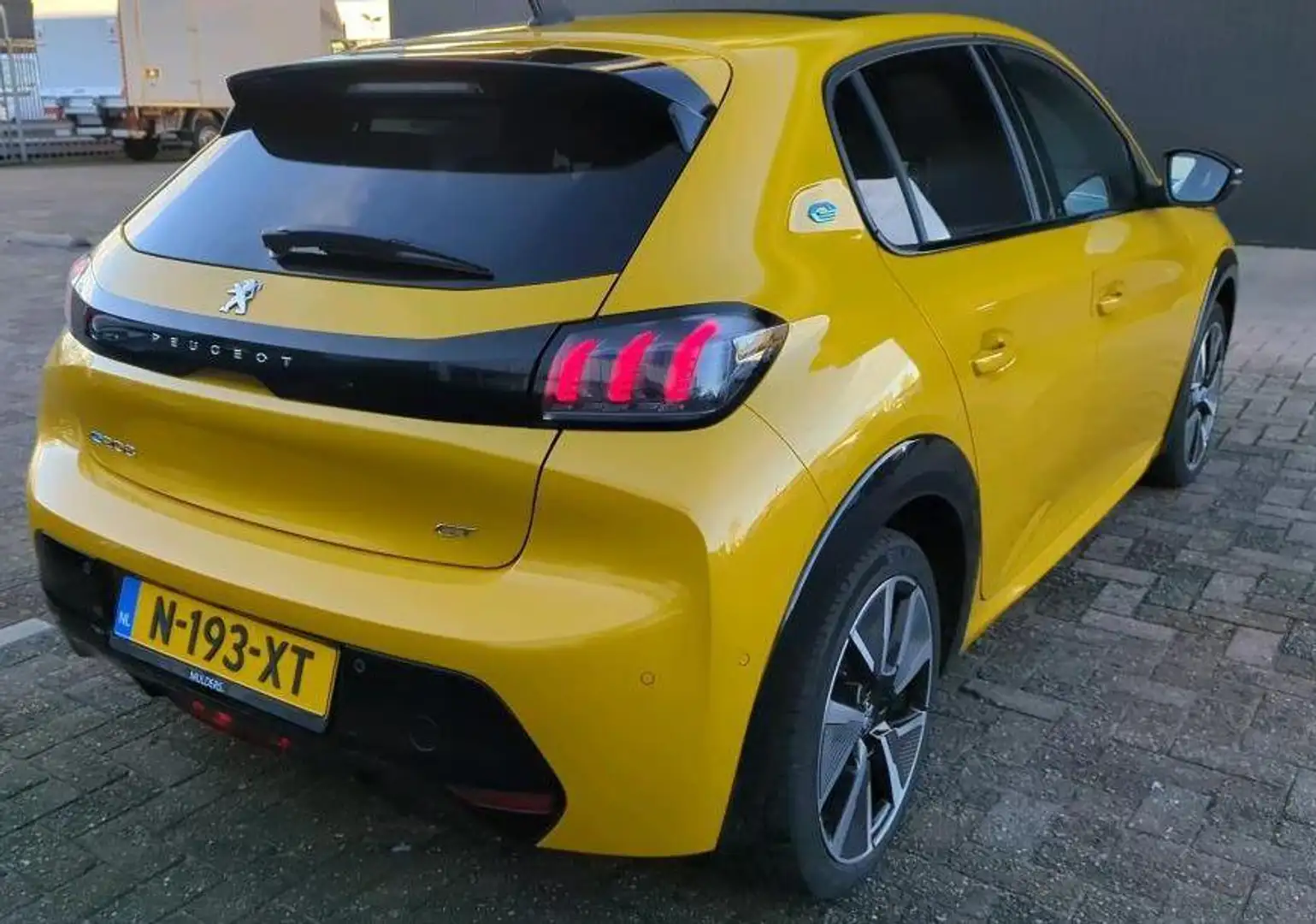Peugeot e-208 EV GT Pack 50 kWh Giallo - 2