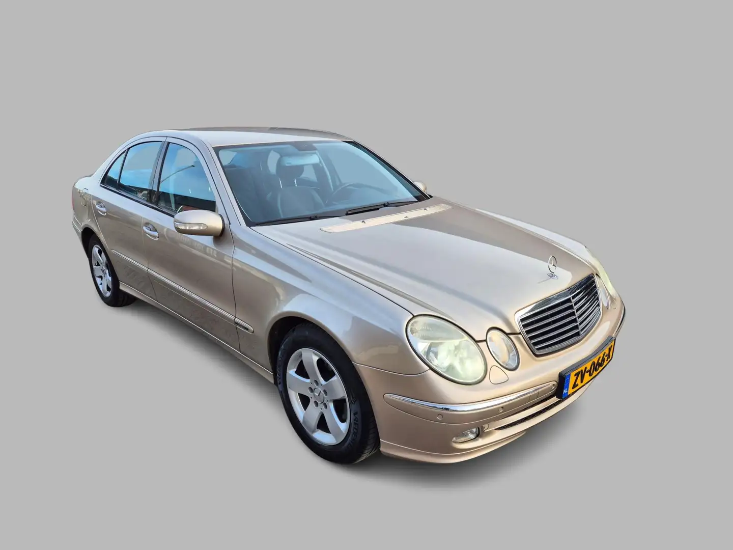 Mercedes-Benz E 200 K. Avantgarde Youngtimer Золотистый - 2