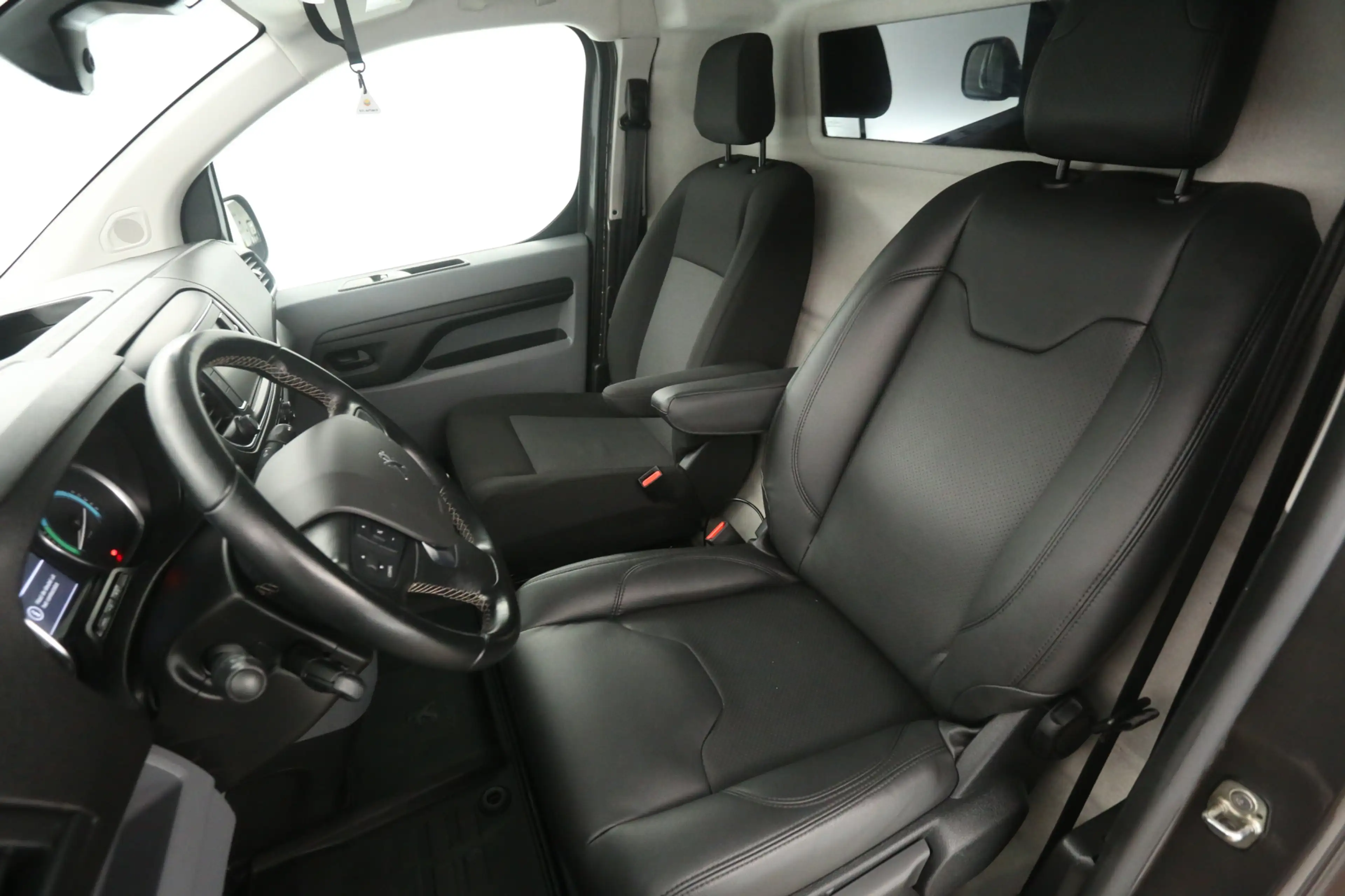 Peugeot e-Expert 75 kWh L2H1 | Snelladen | SOH 90% | Airco | Cruise — photo 11