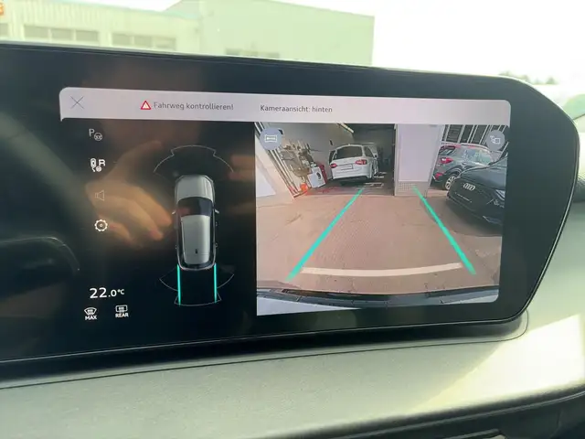 Audi Q3 TDI 110 kW  intense Ansicht 14