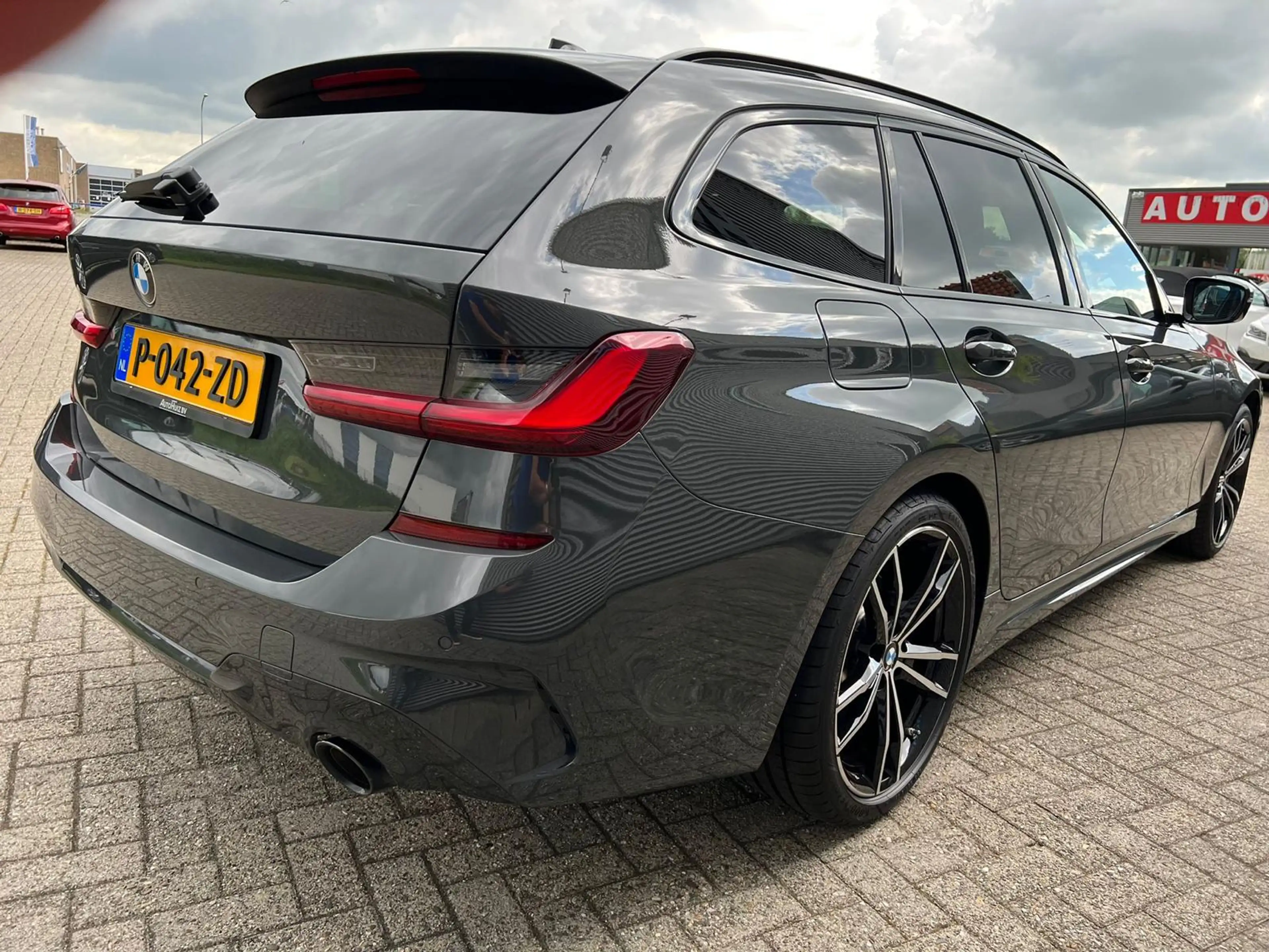 BMW 318 3-serie Touring 318i High Executive M Sport Laser — photo 3