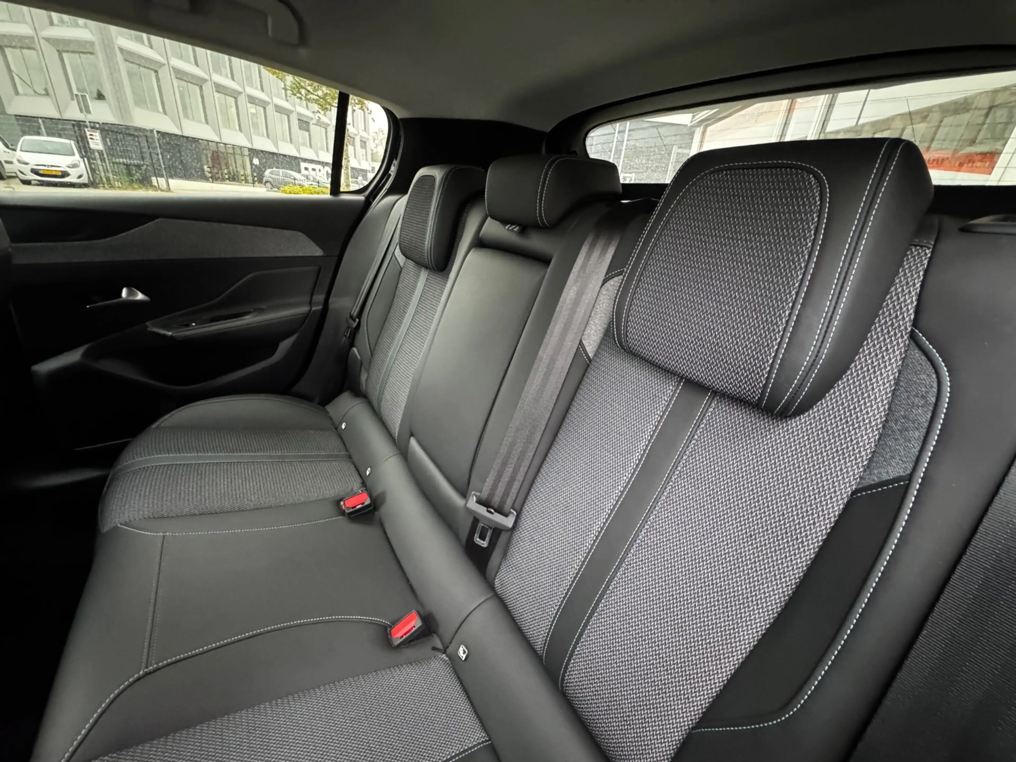 Peugeot 308 1.2T Allure GT-Pack Automaat I-Toggles Ambiance LE — photo 10