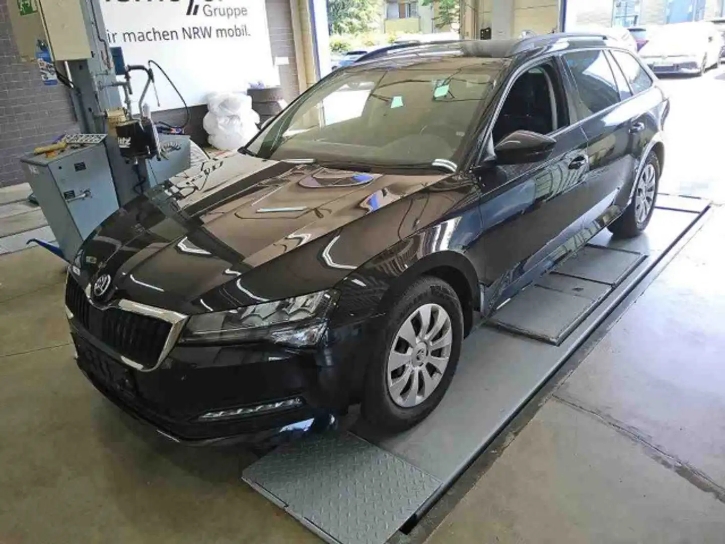 Skoda Superb Combi 1.5 TSI DSG ACTIVE NAVI AHK SMART L Schwarz - 2