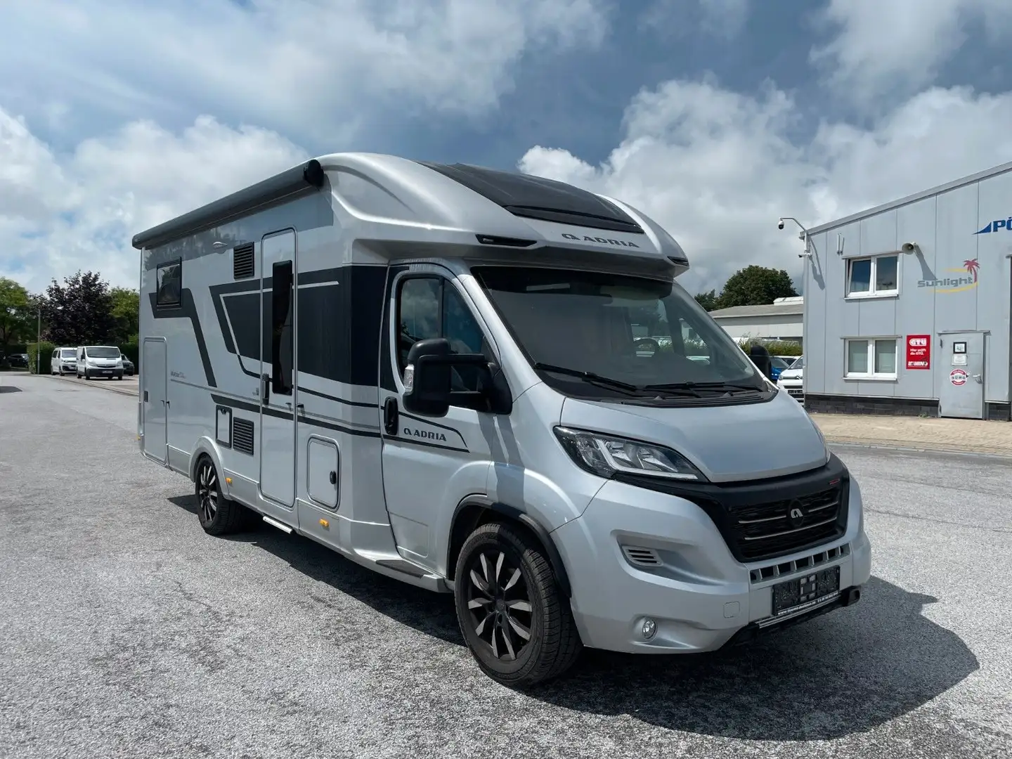 Adria Matrix 670 SL Supreme *LUFTFEDER+DACHKLIMA+GJR* Silber - 1