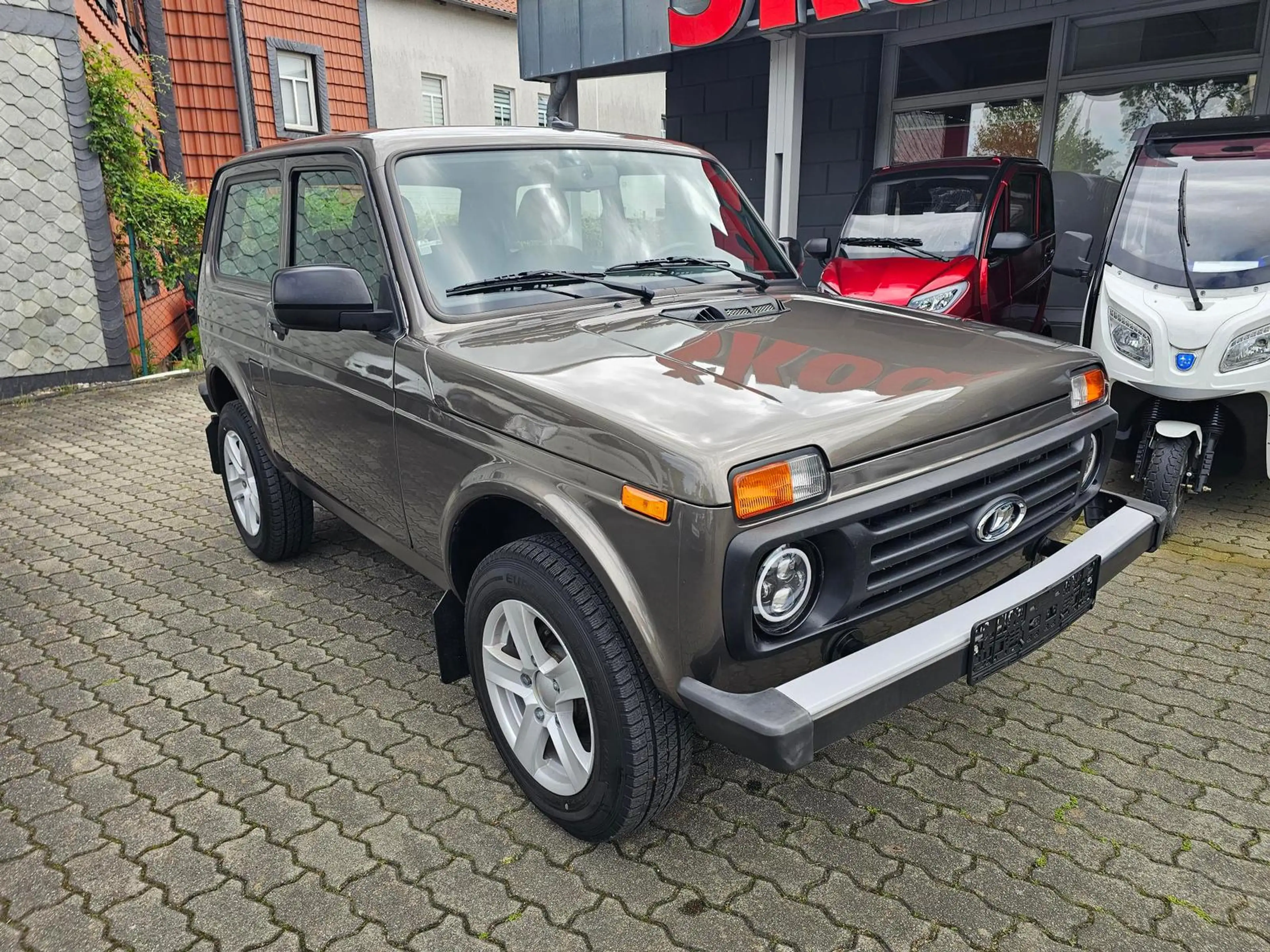 Lada Niva 1.7i 4x4 LUXUS AC+KLIMA+AHK1.9t+RADIO+LED+ — photo 2