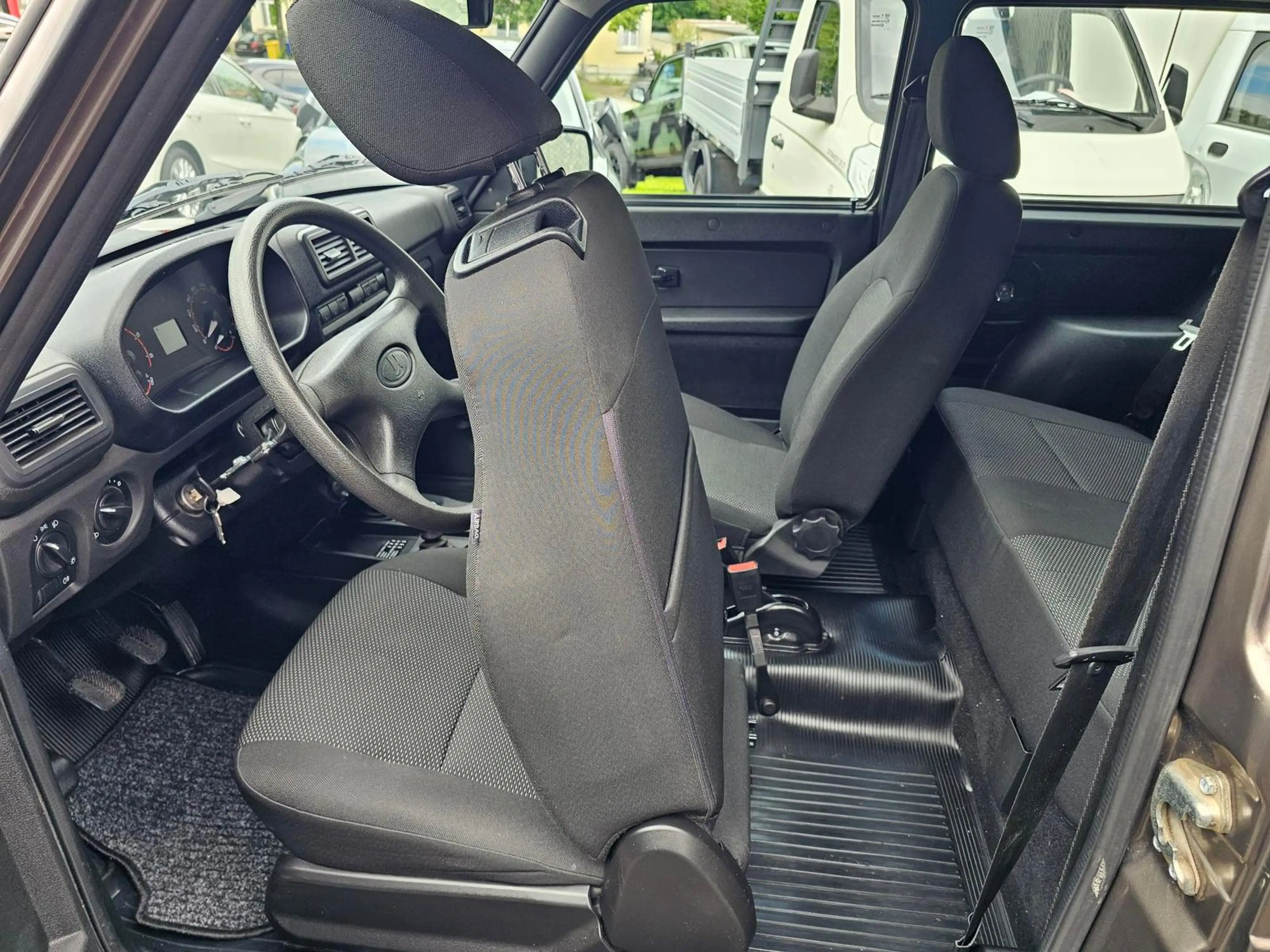 Lada Niva 1.7i 4x4 LUXUS AC+KLIMA+AHK1.9t+RADIO+LED+ — photo 13