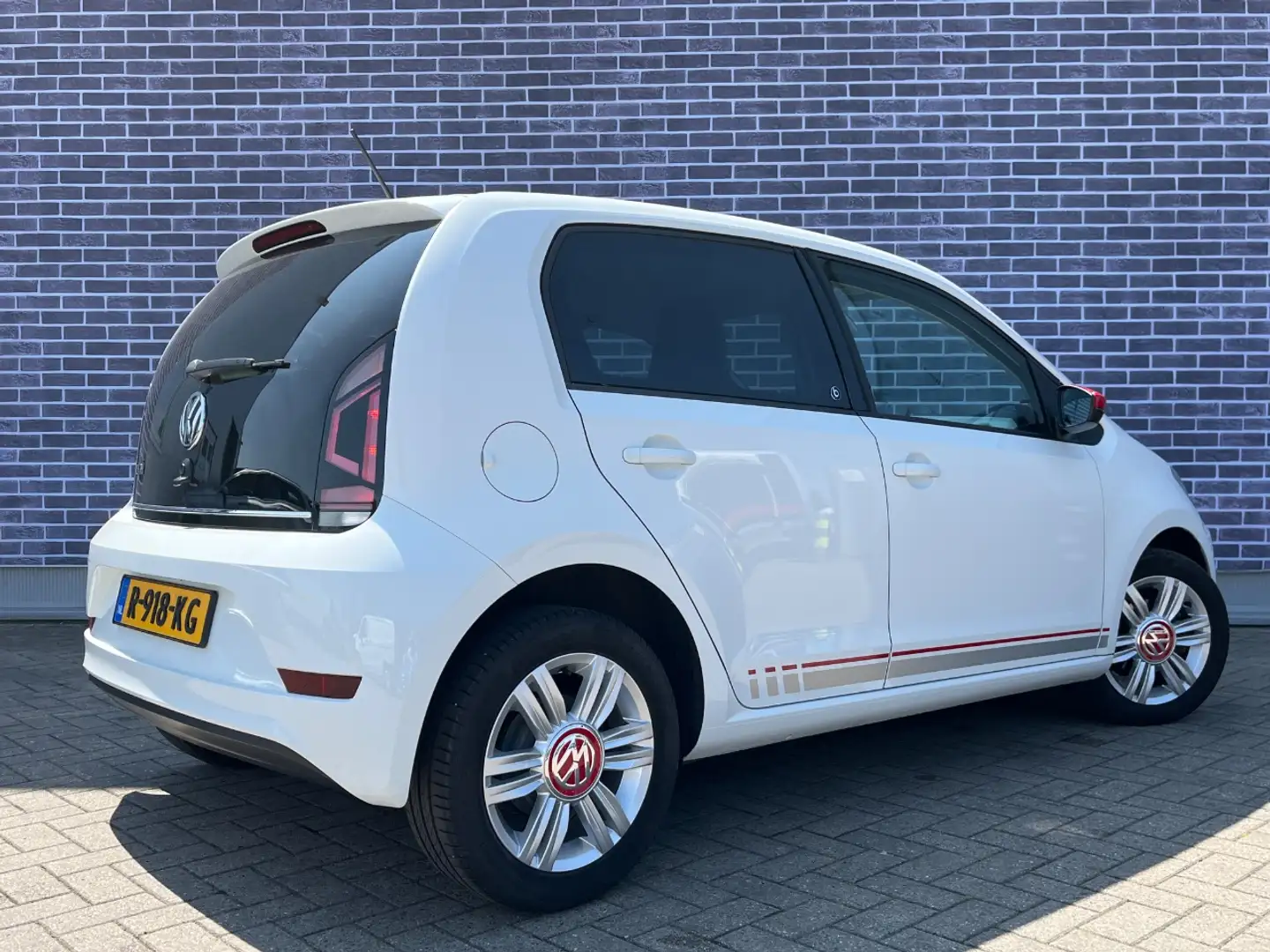 Volkswagen up! 1.0 BMT up! beats / Bluetooth / 15'' LMV / LED Dag Wit - 2