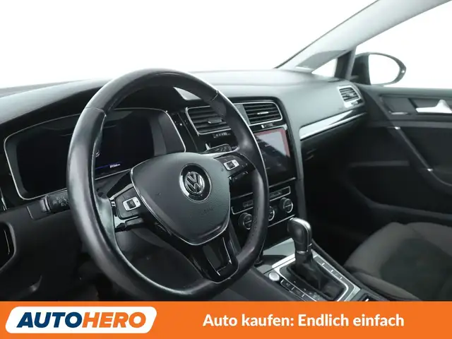 Volkswagen Golf view 11