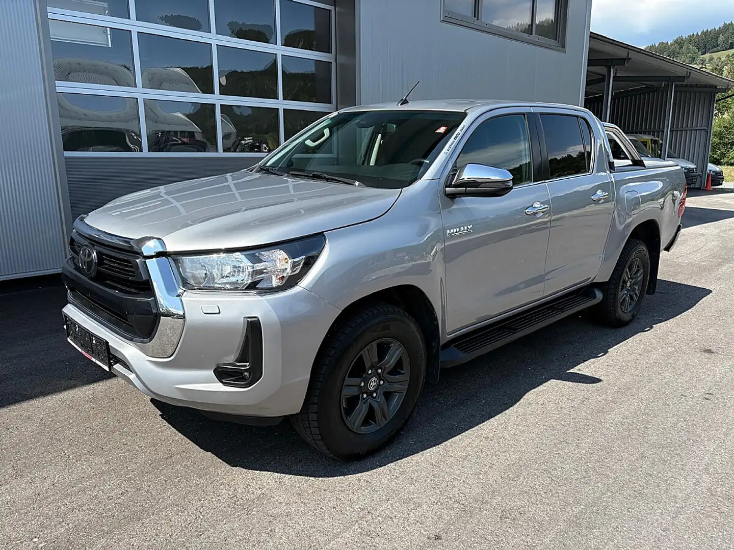 Toyota Hilux DK Active 4WD 2,8 D-4D Aut. Grau - 2