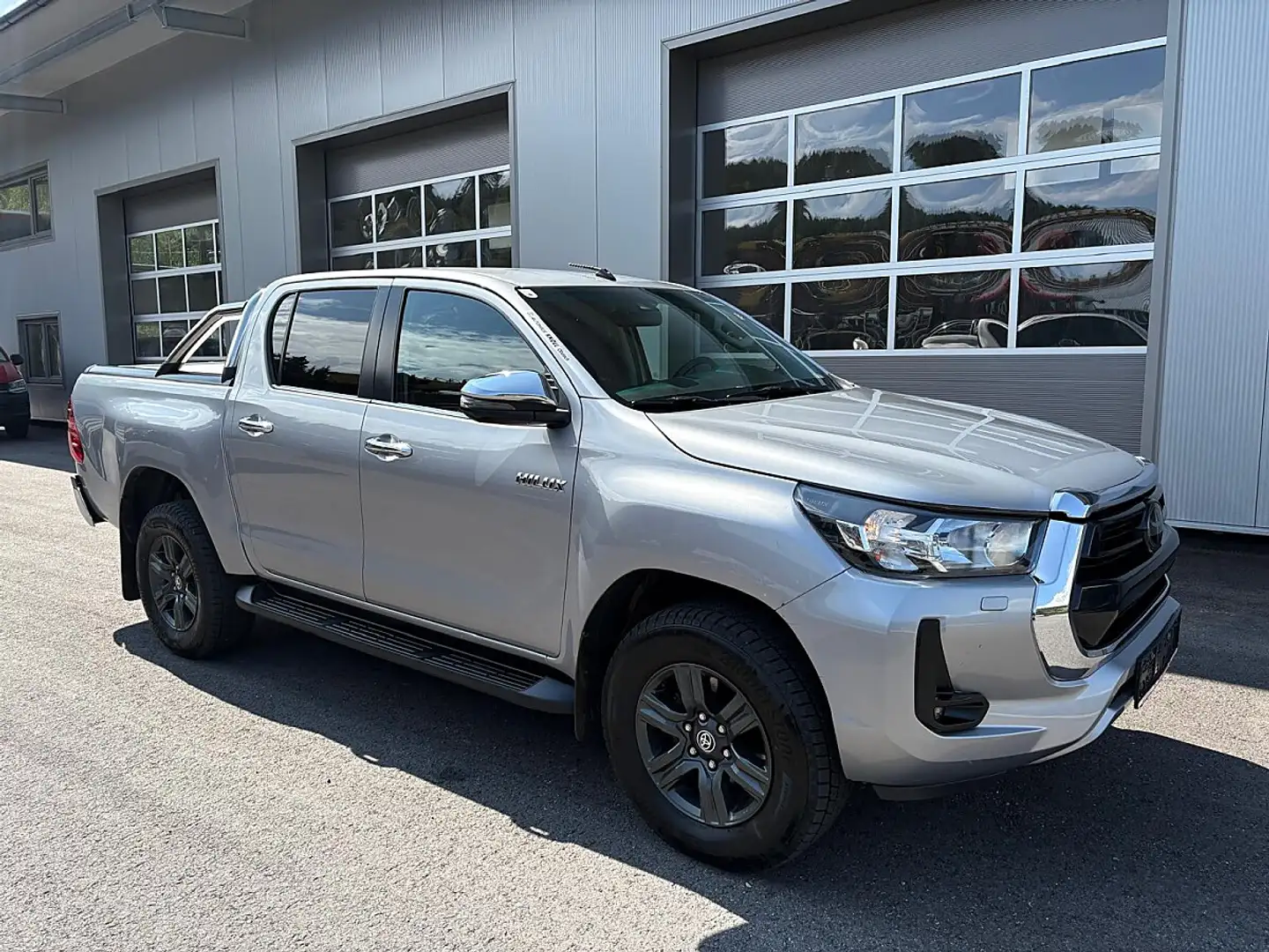 Toyota Hilux DK Active 4WD 2,8 D-4D Aut. Grau - 1