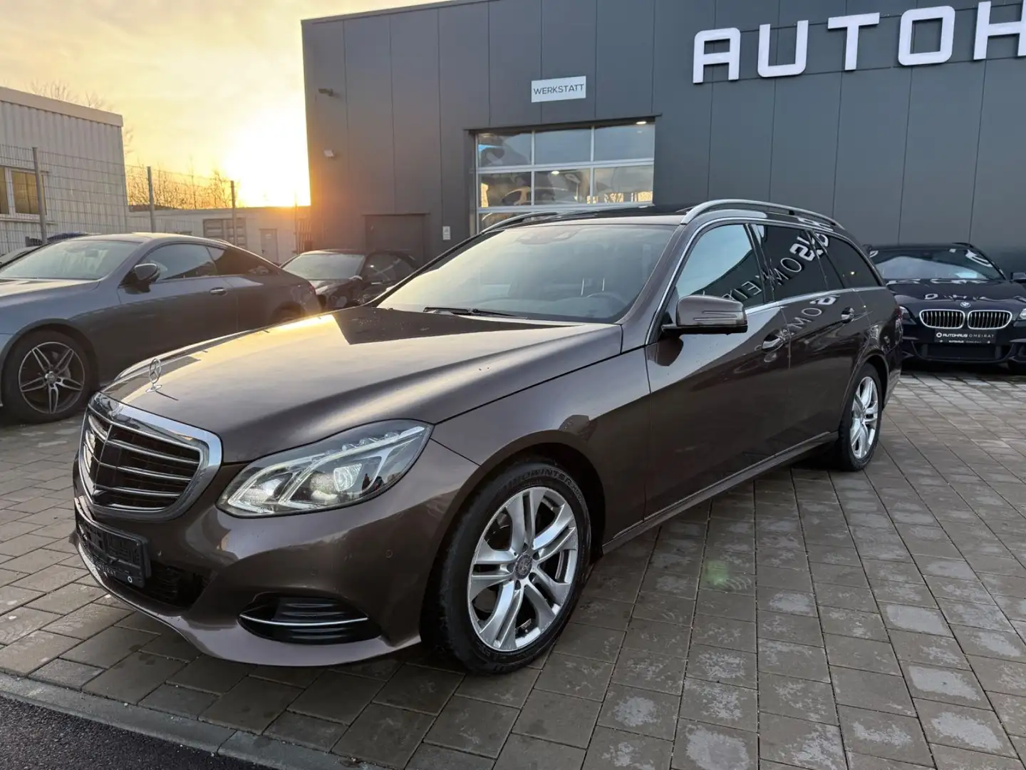 Mercedes-Benz E 350 4Matic/Memory/Distronic/360°/Navi/LED/SHZ Braun - 1