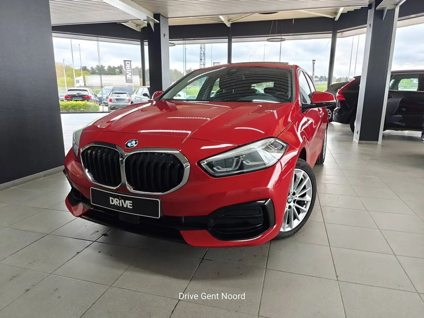 BMW 118 i AUT Sport Ed. *PANO DAK* Rouge - 1