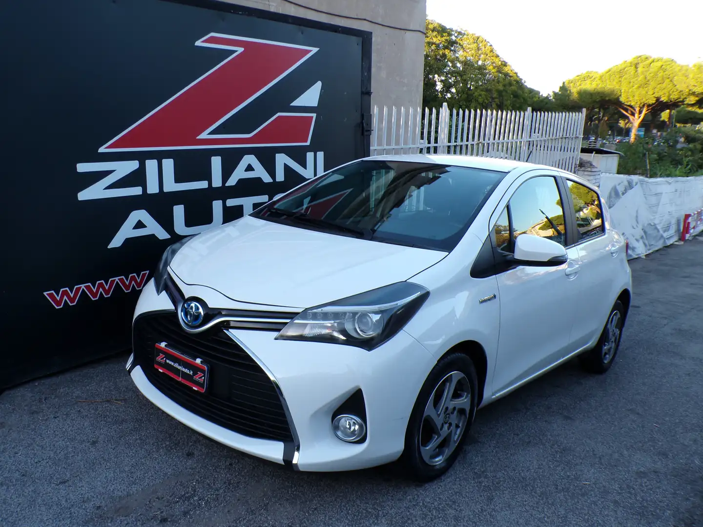 Toyota Yaris 1.5h Active ..QUALSIASI PROVA..BLUETOOTH.. Blanc - 1