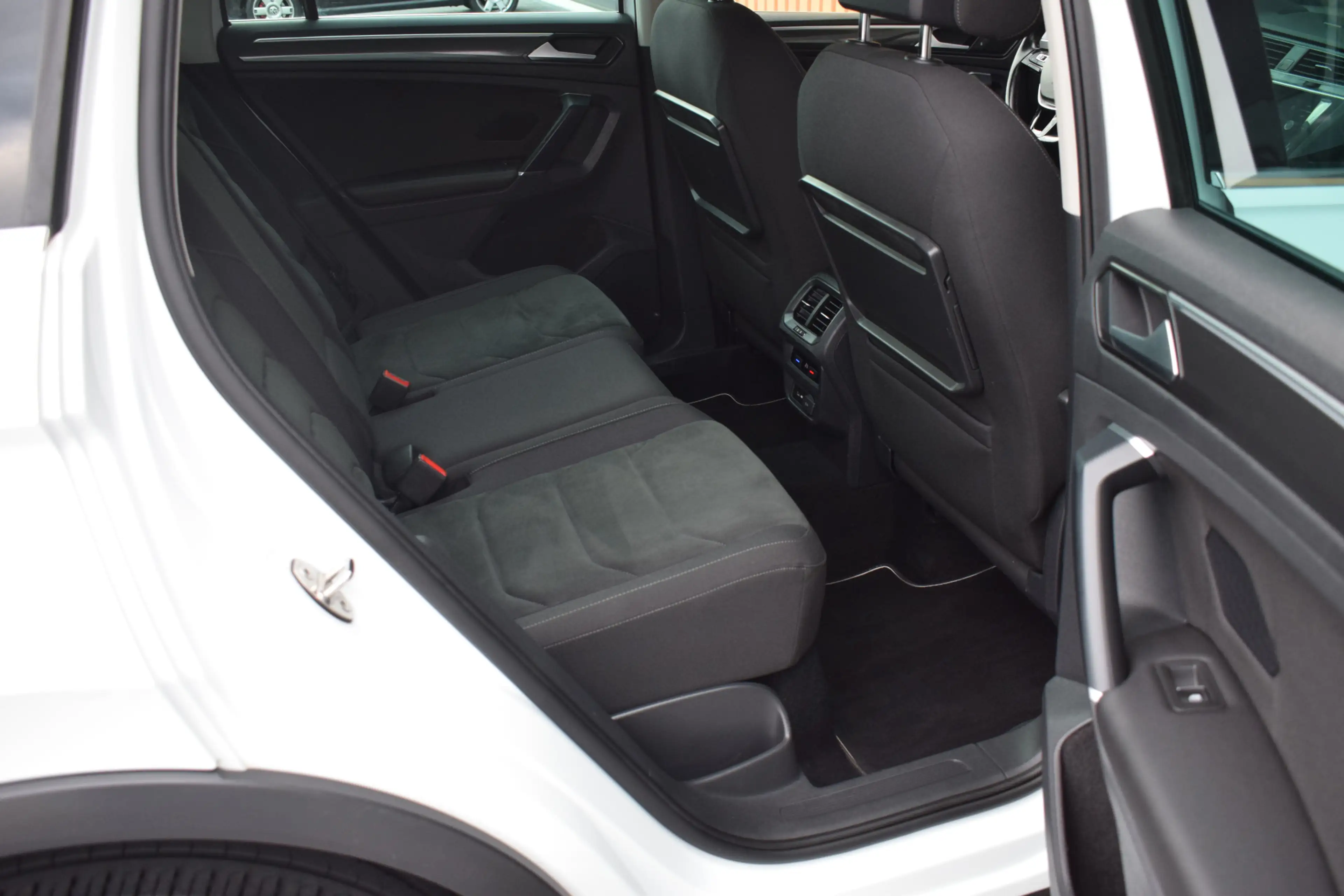 Volkswagen Tiguan 1.4 TSI 150pk DSG R-line | Virtual | LED | Trekhaa — photo 12